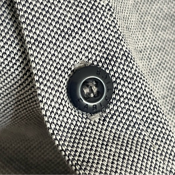 Fabletics Mens The Dash Long Sleeve Button Up Shirt Size Large Knit Navy Heather - Picture 5 of 12